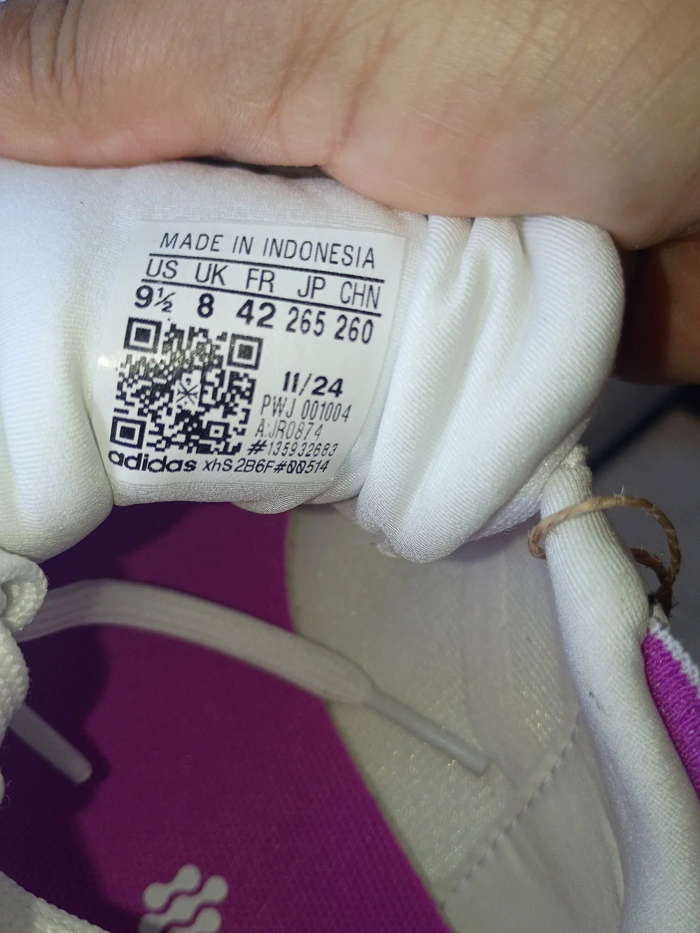 Adidas White Athletic Sneakers with Pink Accents - Women's Running Shoes